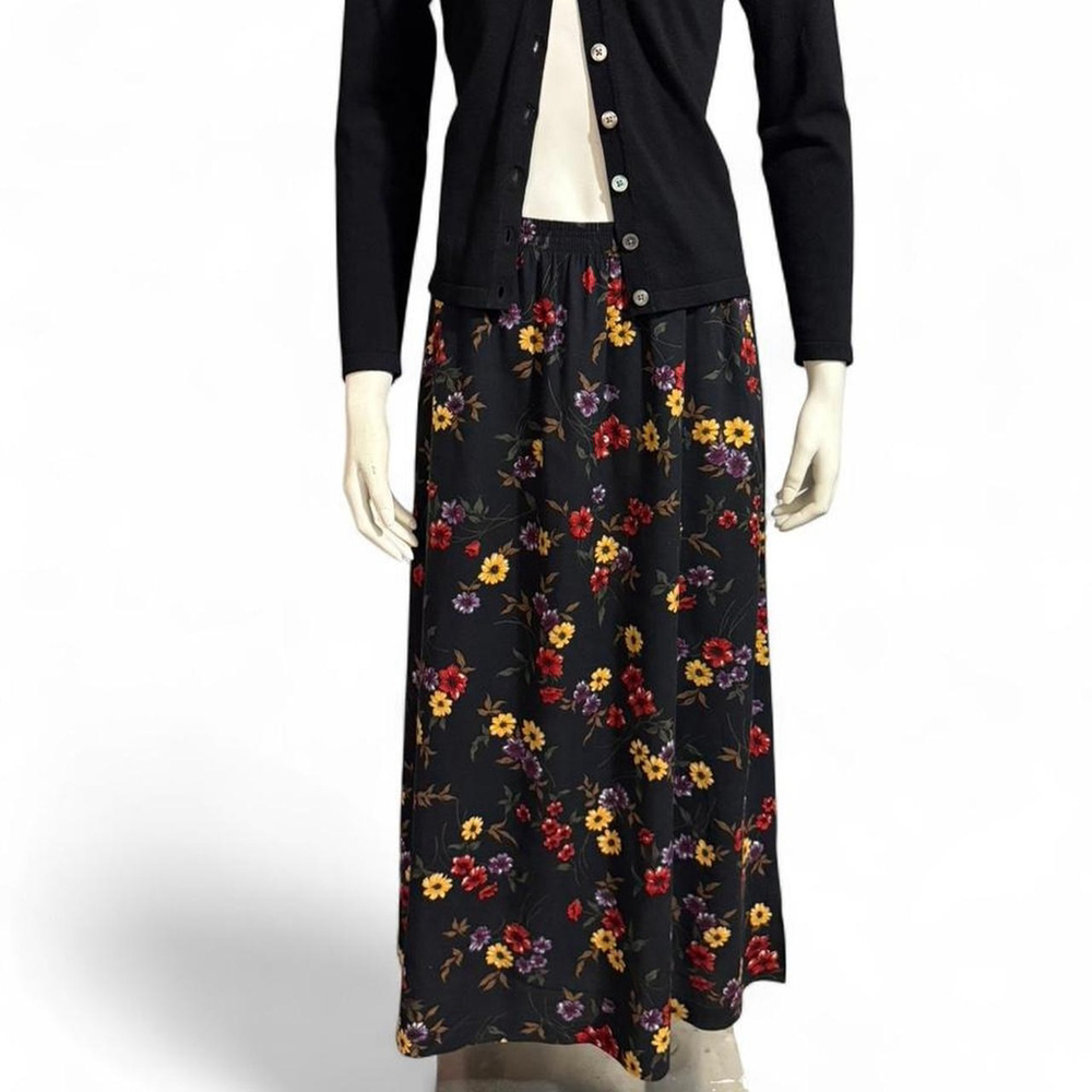 Coftage core vibes Vintage Black floral skirt by Bobbie Brooks